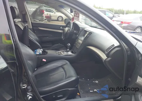 2015 Infiniti Q40 z USA, uszkodzony, nr VIN JN1CV6AR8FM524600